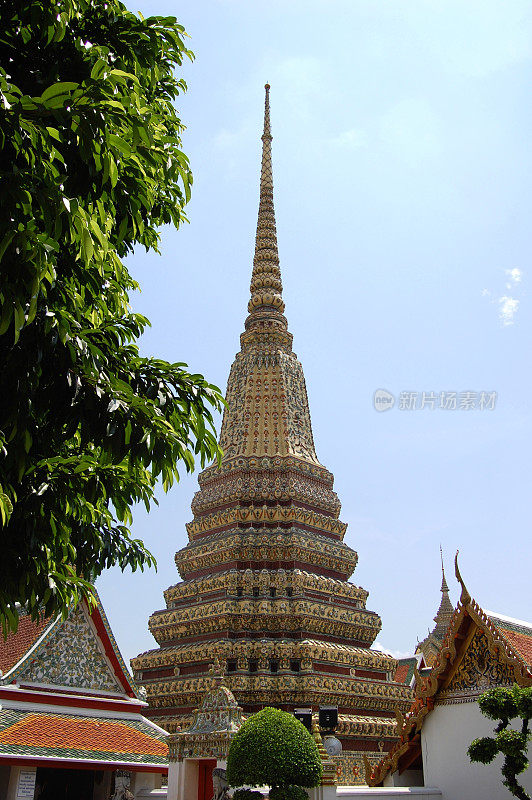 华丽的佛塔在Wat Pho，曼谷，泰国